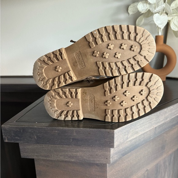 Girls Size 3 Blowfish Boots, Gold Sparkly - Picture 6 of 7